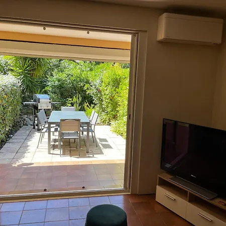 Mazet 63m² - Tahiti Parc - بيت للعطل *